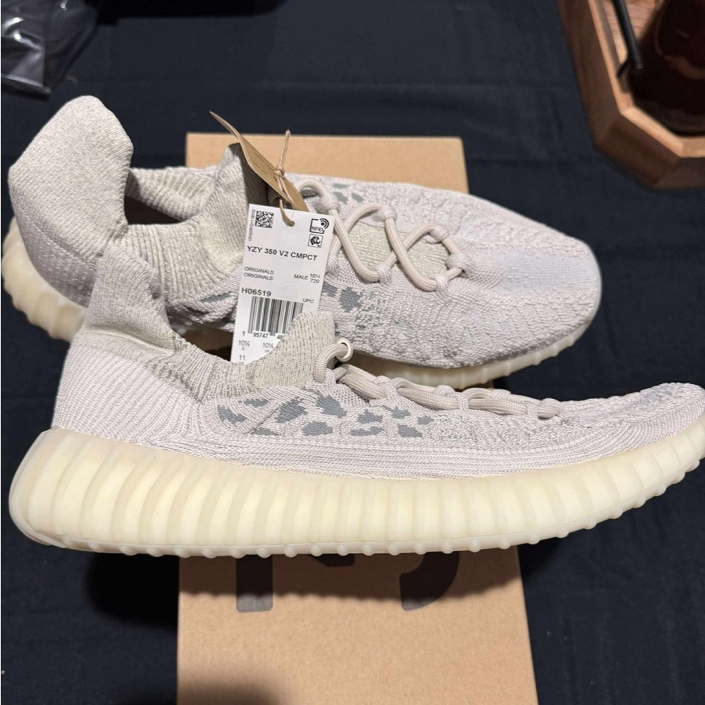 adidas Yeezy Boost 350 V2 CMPCT Slate Bone H06519 Size 11 DS New OG Box